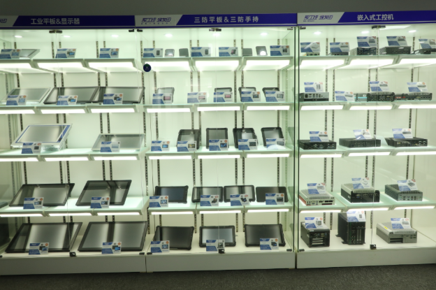 東田工控機展柜.png